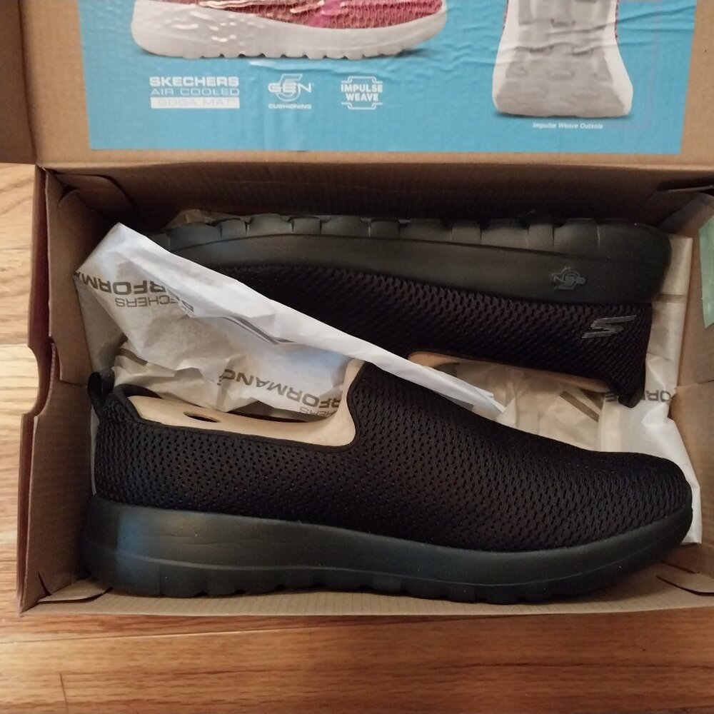 Skechers Go Walk Black Women Size 11 Wide with Box